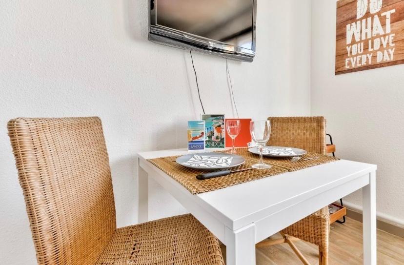 Studio Avec Piscines A 500M De La Plage Bandol Kültér fotó